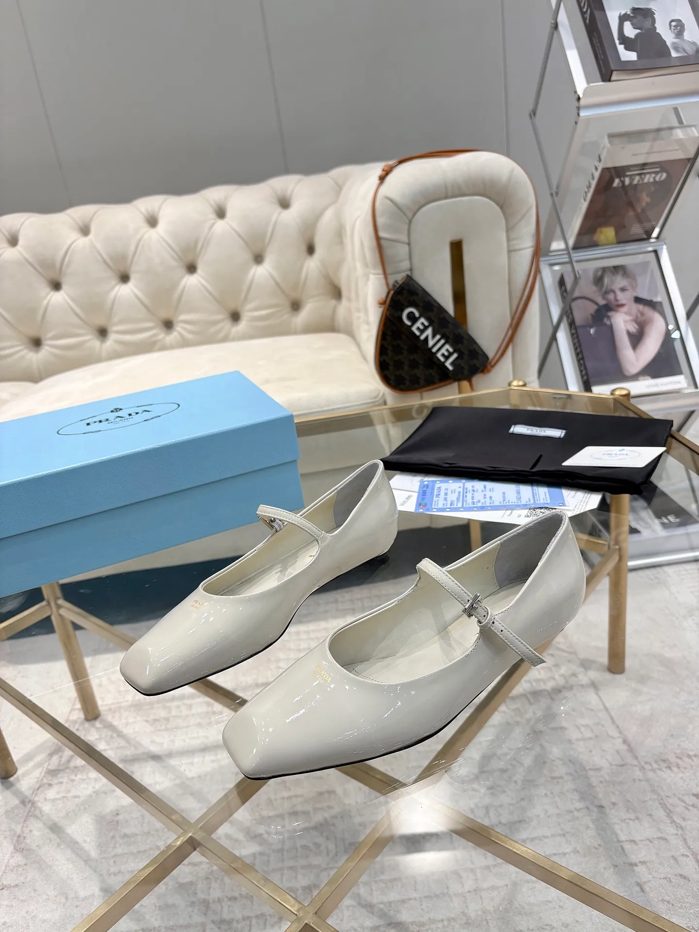 👟👟Ex-factory price 580👟👟 (imitation leather bottom-20) New arrival 👉Ready stock👈Remove the original board and make a 1:1 replica‼ ️ The highest version of Prada's early spring catwalk hot style 😘The latest spring style Retro Mary Jane series Genuine leather sole, simulated leather sole, a must-have for goddesses Super comfortable on the feet, reducing age 👉The upper is made of imported cowhide leather, comfortable and small square toe, retro and playful, lining + foot pads, imported sheepskin lining, breathable and comfortable (1.5 high small insert heel) ) Matched private model buckle (all original logos) Size 35M-39M (34 40 41 42 customized, non-returnable and non-exchangeable)